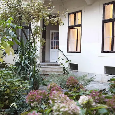Var-lak A Budai Varban Apartment
